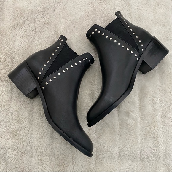 Steve Madden Cade Black Leather Ankle Boots Booties with Silver Studs Size 8.5 - Picture 14 of 15